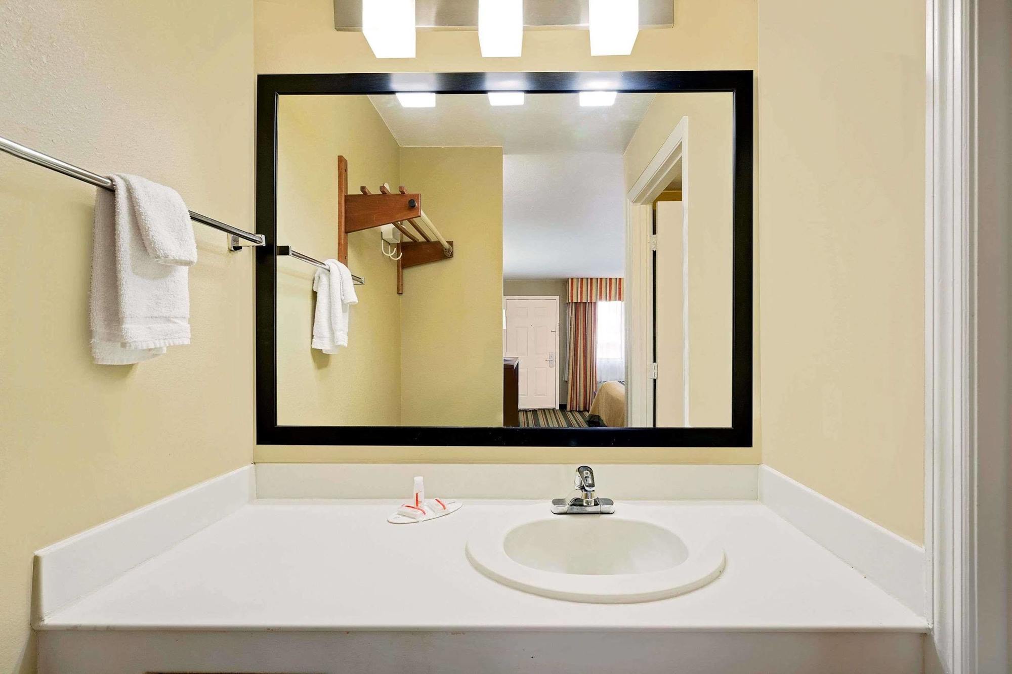 Super 8 By Wyndham Hermitage נאשוויל מראה חיצוני תמונה